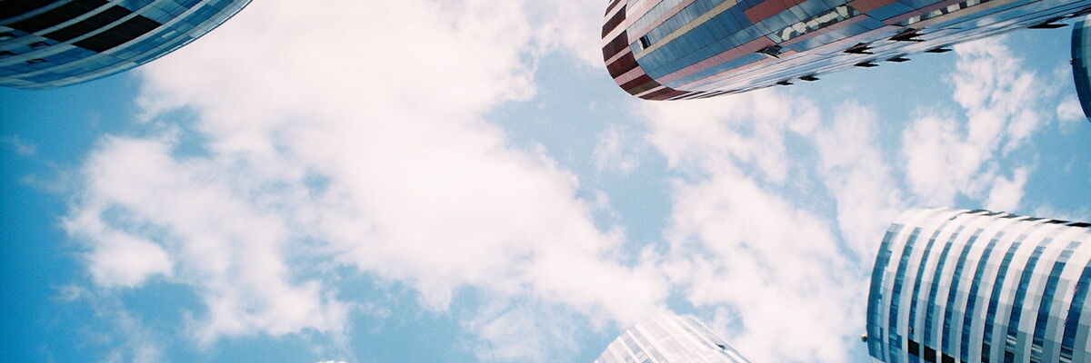 Wolkenkratzer aus spannender Perspektive